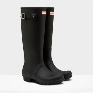 Hunter Tall Rain Boots: Black (barely worn)